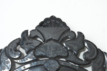 中古　美品　イタリアンデザイン　華やかな装飾が目を引くウォールミラー　(R-089807)