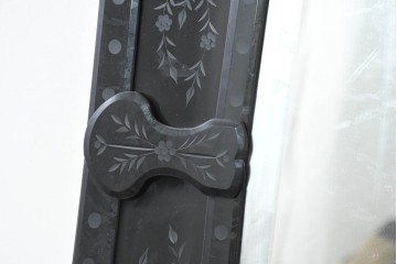 中古　美品　イタリアンデザイン　華やかな装飾が目を引くウォールミラー　(R-089807)