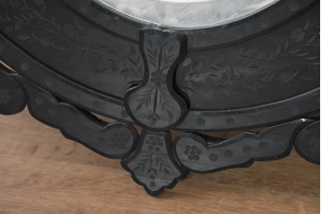 中古　美品　イタリアンデザイン　華やかな装飾が目を引くウォールミラー　(R-089807)