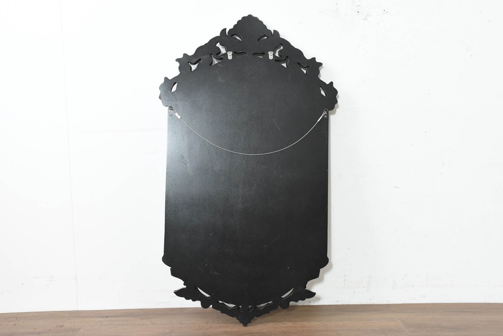 中古　美品　イタリアンデザイン　華やかな装飾が目を引くウォールミラー　(R-089807)