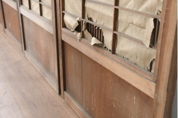 アンティーク建具　昭和初期から昭和中期　幅狭サイズの裏障子付き格子戸4枚セット　(R-089809)