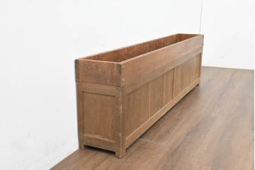 和製ヴィンテージ　飾り鋲がアクセントの横長プランターボックス　(R-089818)