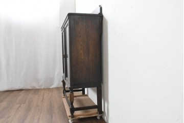 イギリスアンティーク　1920年頃　オーク材　ギリシャ雷文をあしらった端正なキャビネット　(R-089821)