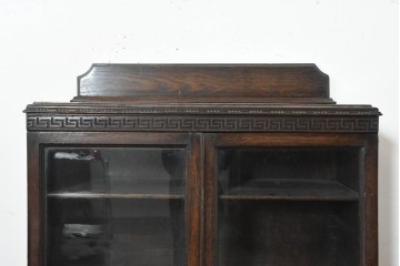 イギリスアンティーク　1920年頃　オーク材　ギリシャ雷文をあしらった端正なキャビネット　(R-089821)