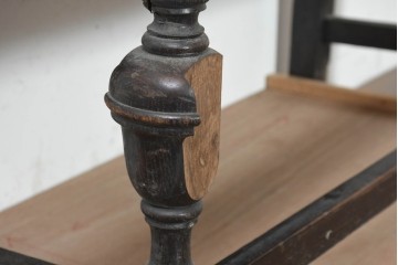 イギリスアンティーク　1920年頃　オーク材　ギリシャ雷文をあしらった端正なキャビネット　(R-089821)