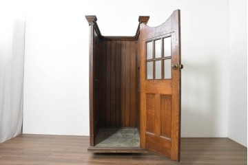 イギリスアンティーク　1870年から1910年頃　オーク材　激レア!　希少な教会家具　ワークブースや試着室などの店舗什器としておすすめ　モールディング装飾の意匠が美しい懺悔室　(R-089822)