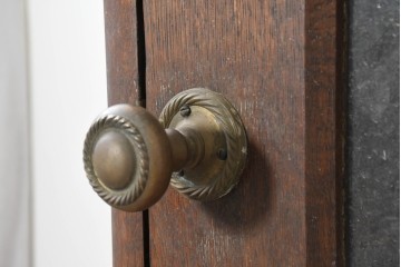 イギリスアンティーク　1870年から1910年頃　オーク材　激レア!　希少な教会家具　ワークブースや試着室などの店舗什器としておすすめ　モールディング装飾の意匠が美しい懺悔室　(R-089822)