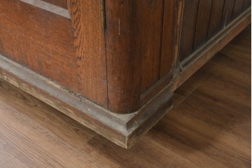 イギリスアンティーク　1870年から1910年頃　オーク材　激レア!　希少な教会家具　ワークブースや試着室などの店舗什器としておすすめ　モールディング装飾の意匠が美しい懺悔室　(R-089822)