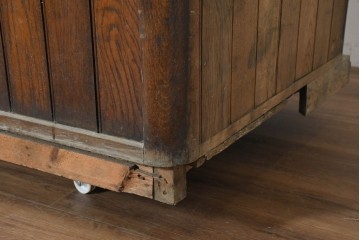 イギリスアンティーク　1870年から1910年頃　オーク材　激レア!　希少な教会家具　ワークブースや試着室などの店舗什器としておすすめ　モールディング装飾の意匠が美しい懺悔室　(R-089822)