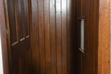 イギリスアンティーク　1870年から1910年頃　オーク材　激レア!　希少な教会家具　ワークブースや試着室などの店舗什器としておすすめ　モールディング装飾の意匠が美しい懺悔室　(R-089822)