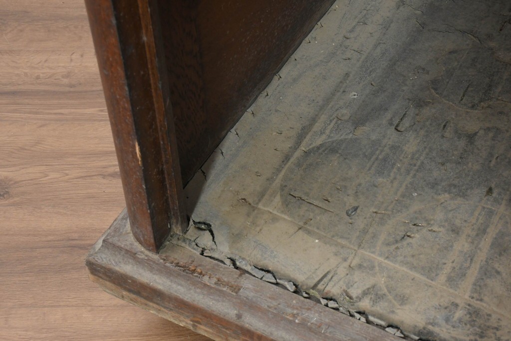イギリスアンティーク　1870年から1910年頃　オーク材　激レア!　希少な教会家具　ワークブースや試着室などの店舗什器としておすすめ　モールディング装飾の意匠が美しい懺悔室　(R-089822)