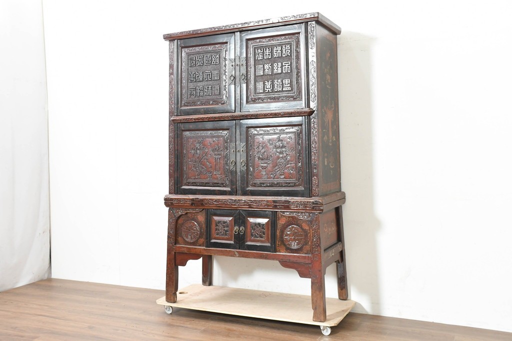 中古　中国アンティーク調　彫刻をふんだんにあしらったオリエンタルな2段重ねキャビネット　(R-089826)