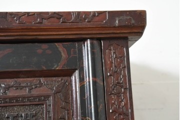 中古　中国アンティーク調　彫刻をふんだんにあしらったオリエンタルな2段重ねキャビネット　(R-089826)