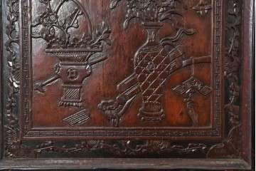 中古　中国アンティーク調　彫刻をふんだんにあしらったオリエンタルな2段重ねキャビネット　(R-089826)