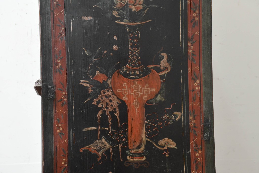 中古　中国アンティーク調　彫刻をふんだんにあしらったオリエンタルな2段重ねキャビネット　(R-089826)