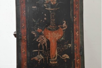 中古　中国アンティーク調　彫刻をふんだんにあしらったオリエンタルな2段重ねキャビネット　(R-089826)