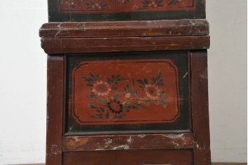 中古　中国アンティーク調　彫刻をふんだんにあしらったオリエンタルな2段重ねキャビネット　(R-089826)
