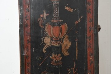 中古　中国アンティーク調　彫刻をふんだんにあしらったオリエンタルな2段重ねキャビネット　(R-089826)