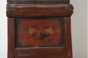 中古　中国アンティーク調　彫刻をふんだんにあしらったオリエンタルな2段重ねキャビネット　(R-089826)