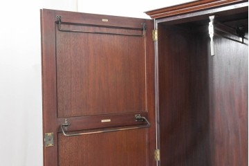 イギリスアンティーク　1920年から1930年頃　マホガニー材　多彩な収納を備えたクラシカルなワードローブ　(R-089828)