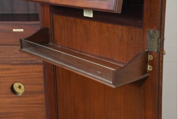 イギリスアンティーク　1920年から1930年頃　マホガニー材　多彩な収納を備えたクラシカルなワードローブ　(R-089828)
