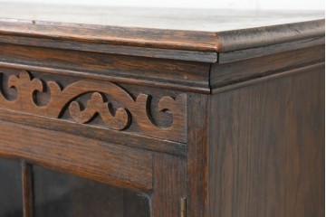 イギリスアンティーク　1930年頃　オーク材　格子ガラス戸が上品なキャビネット　(R-089829)