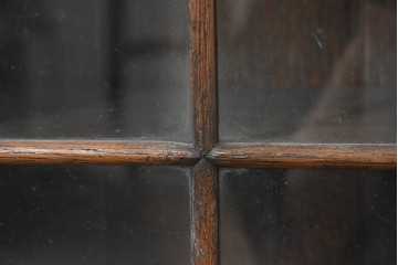 イギリスアンティーク　1930年頃　オーク材　格子ガラス戸が上品なキャビネット　(R-089829)