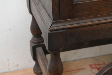 イギリスアンティーク　1930年頃　オーク材　格子ガラス戸が上品なキャビネット　(R-089829)