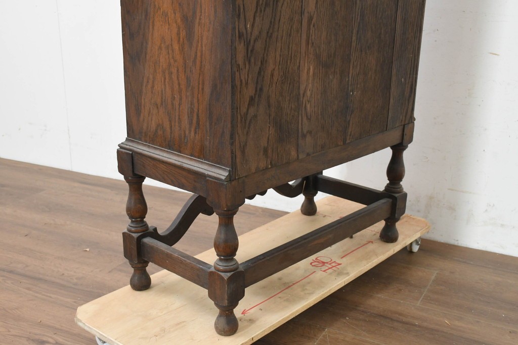 イギリスアンティーク　1930年頃　オーク材　格子ガラス戸が上品なキャビネット　(R-089829)