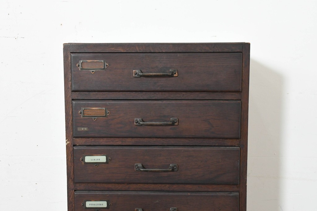 イギリスアンティーク　1940年から1960年頃　オーク材　8杯の引き出しを備えた縦型チェスト　(R-089833)