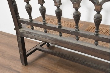 イギリスアンティーク　1920年頃　オーク材　彫刻装飾とラタン張りを組み合わせたベンチ　(R-089836)
