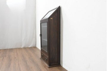 イギリスアンティーク　1920年頃　ショーケース付き　見せる収納に適したスリムなキャビネット　(R-089837)