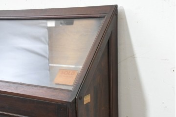 イギリスアンティーク　1920年頃　ショーケース付き　見せる収納に適したスリムなキャビネット　(R-089837)