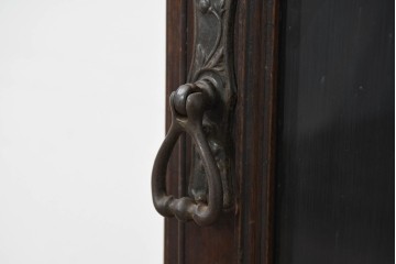 イギリスアンティーク　1920年頃　ショーケース付き　見せる収納に適したスリムなキャビネット　(R-089837)