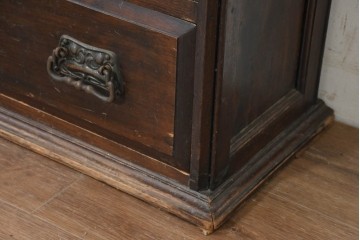 イギリスアンティーク　1920年頃　ショーケース付き　見せる収納に適したスリムなキャビネット　(R-089837)