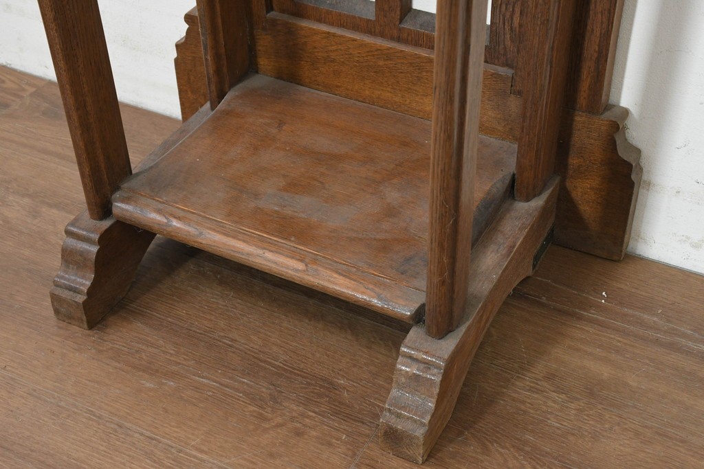 イギリスアンティーク　1920年頃　オーク材　端正な造りのクラシカルな聖書台　(R-089839)
