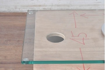 中古　美品　Ronald Schmitt(ロナルドシュミット)　透明感のあるガラスセンターテーブル　定価約30万円　(R-089845)