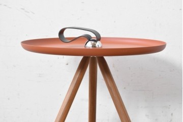中古　美品　ROLF BENZ(ロルフベンツ)　オレンジ色の丸い天板が目を引くサイドテーブル　定価約11万円　(R-089846)