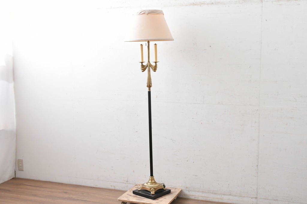 中古　高級輸入品　FREDERICK COOPER(フレデリック・クーパー社)　クラシカルなデザインが上品なフロアスタンド　(R-089849)