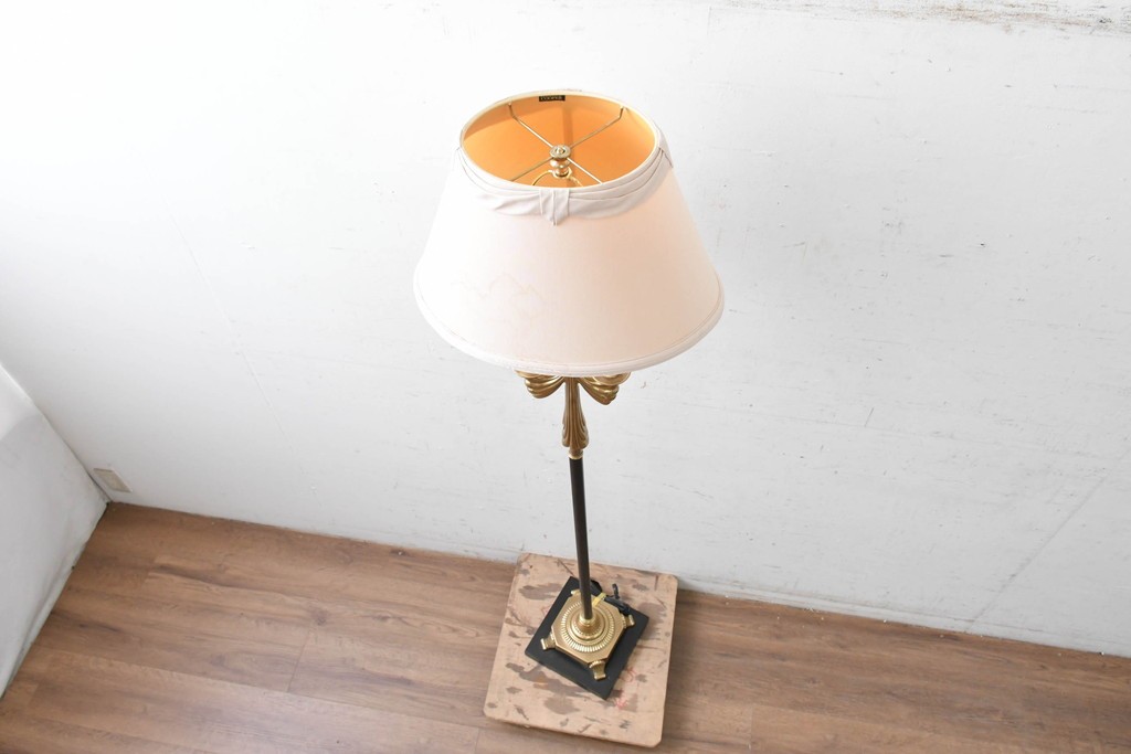 中古　高級輸入品　FREDERICK COOPER(フレデリック・クーパー社)　クラシカルなデザインが上品なフロアスタンド　(R-089849)