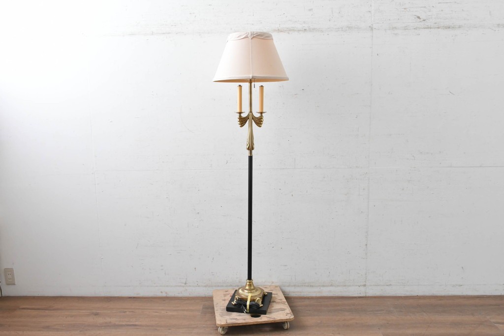 中古　高級輸入品　FREDERICK COOPER(フレデリック・クーパー社)　クラシカルなデザインが上品なフロアスタンド　(R-089849)