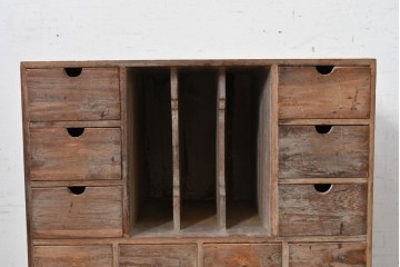 和製ヴィンテージ　桐材　変わりデザインが目を引く引き出し12杯のチェスト　(R-089852)
