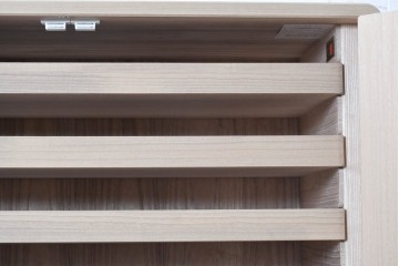中古　美品　伝統工芸士　斉藤敬二作　重厚で華やかな金具がアクセントの加茂総桐箪笥　(R-089858)
