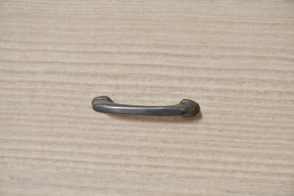 中古　美品　伝統工芸士　斉藤敬二作　重厚で華やかな金具がアクセントの加茂総桐箪笥　(R-089858)