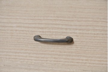 中古　美品　伝統工芸士　斉藤敬二作　重厚で華やかな金具がアクセントの加茂総桐箪笥　(R-089858)