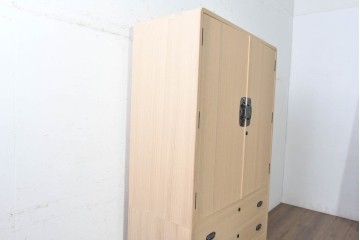 中古　美品　伝統工芸士　斉藤敬二作　重厚で華やかな金具がアクセントの加茂総桐箪笥　(R-089858)