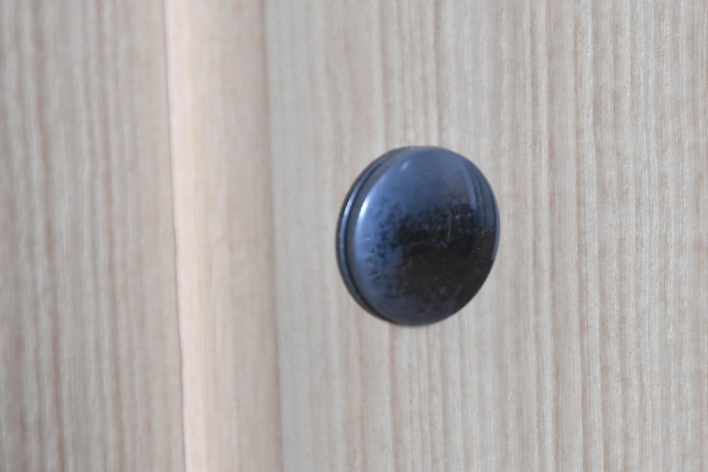 中古　美品　伝統工芸士　斉藤敬二作　重厚で華やかな金具がアクセントの加茂総桐箪笥　(R-089858)