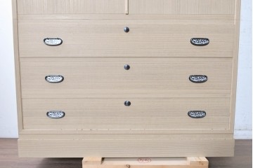 中古　美品　伝統工芸士　斉藤敬二作　重厚で華やかな金具がアクセントの加茂総桐箪笥　(R-089858)