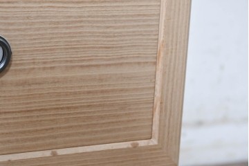 中古　美品　伝統工芸士　斉藤敬二作　重厚で華やかな金具がアクセントの加茂総桐箪笥　(R-089858)