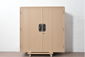 《台輪取り付け加工費込み》　中古　美品　伝統工芸士　斉藤敬二作　加茂桐箪笥　飾り金具が上品なアクセントの着物箪笥　(R-089859)
